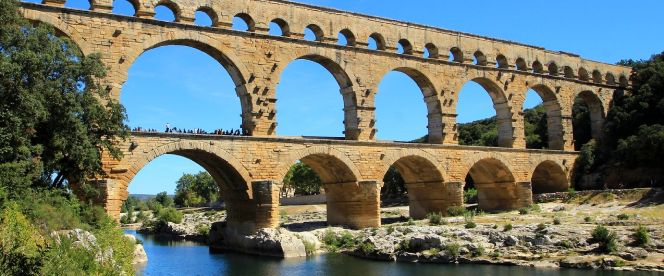 pont du gard en occitanie